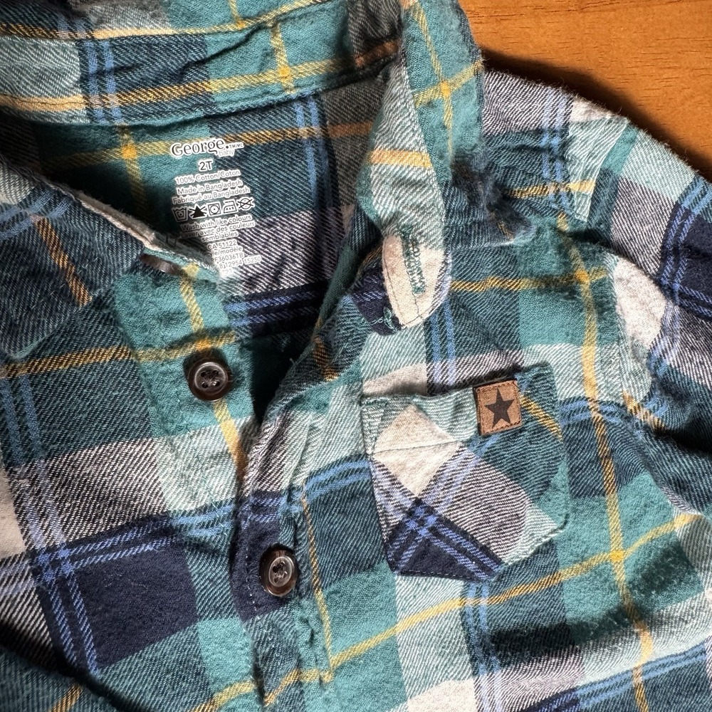 Kids Blue & Green Flannel Button Shirt Bundle Sz 2T Long Sleeve Blue Hoodie - Picture 3 of 7